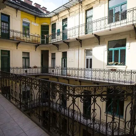 Izabella Vintage Style Apartment